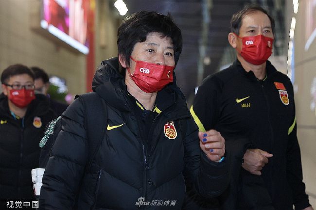 索菲;特纳与杰西卡;查斯坦身穿灰色的动作捕捉表演服出现在蒙特利尔的拍摄地，身份神秘的反派;劳模姐终于展示出超能力，表演单手锁喉狂虐;凤凰女索菲，照片中还能看见;镭射眼泰尔;谢里丹